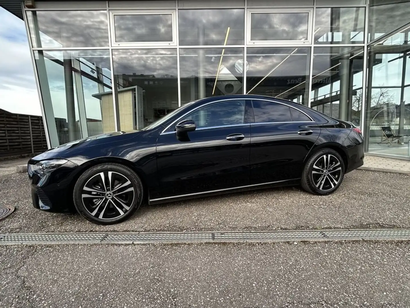 Mercedes-Benz CLA 180 d Zwart - 2