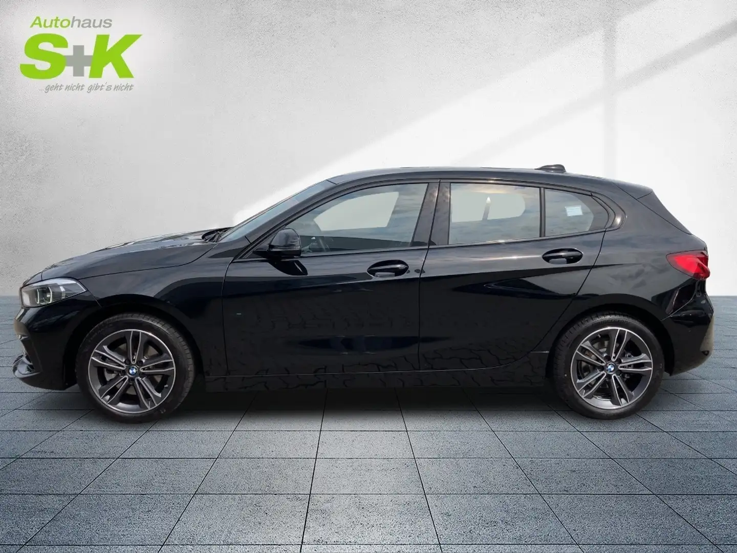 BMW 118 i Sport Line Steptronic*8-fach bereift*NAVI* Schwarz - 2