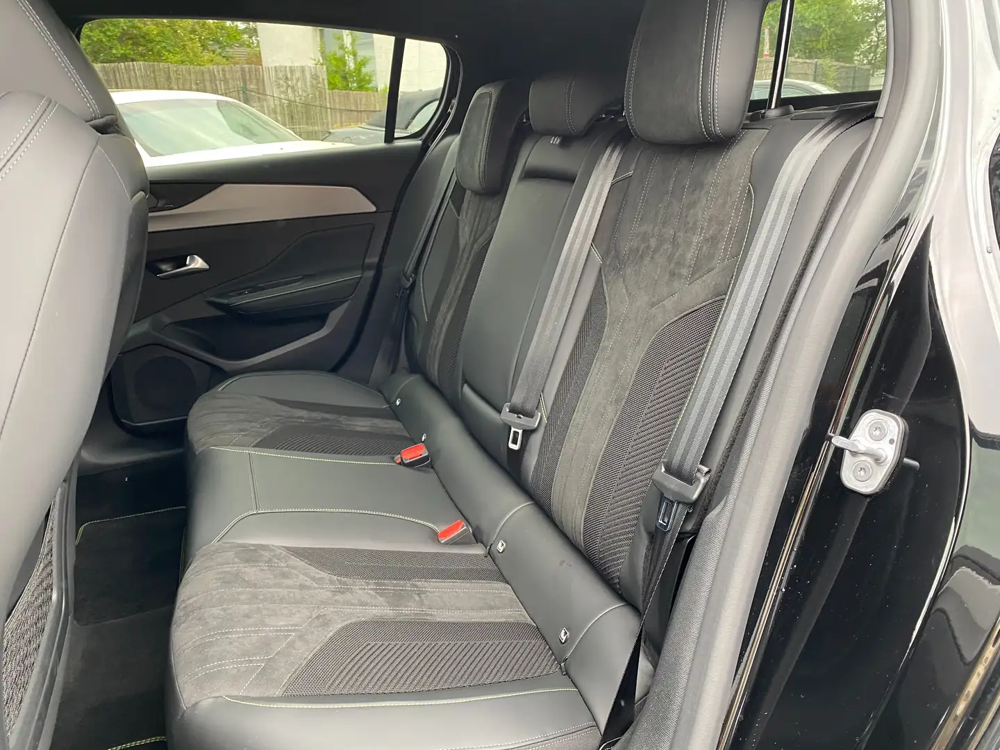 Peugeot 308 Hybrid 225 e-EAT8 GT Plug-In Panorama Matrix Schwarz - 2