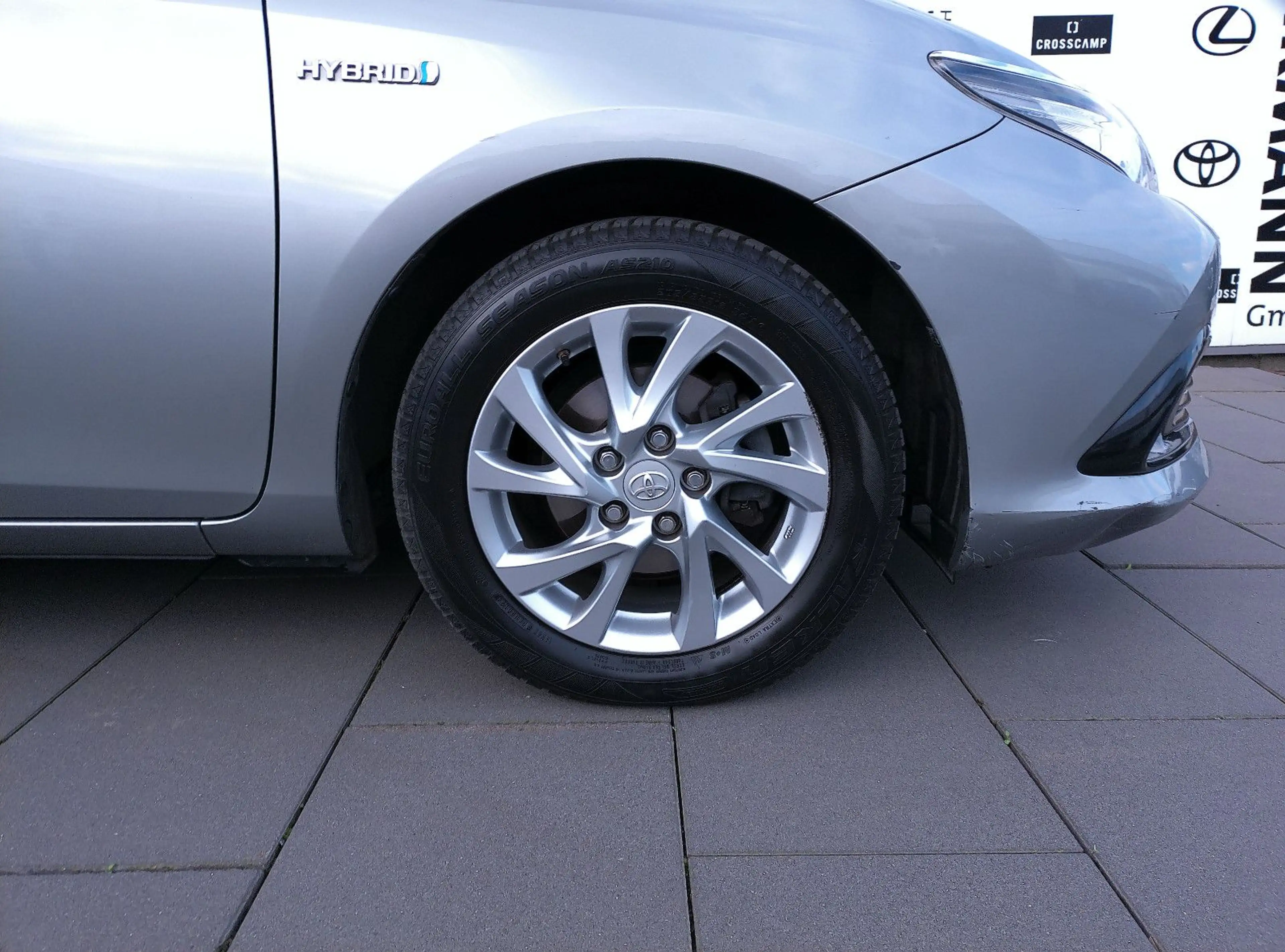 Toyota Auris Touring Sports Hybrid Edition-S — photo 6