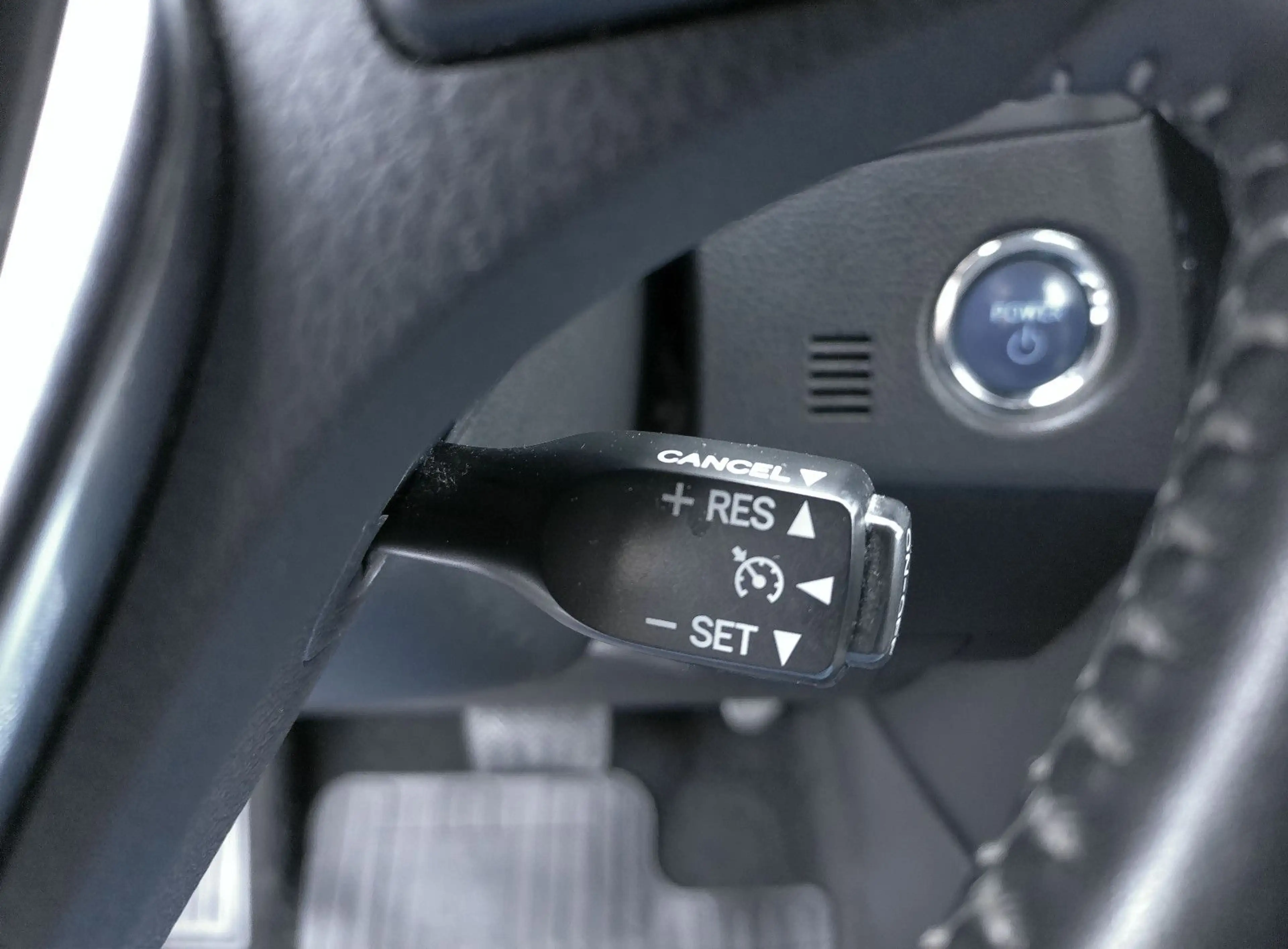 Toyota Auris Touring Sports Hybrid Edition-S — photo 14