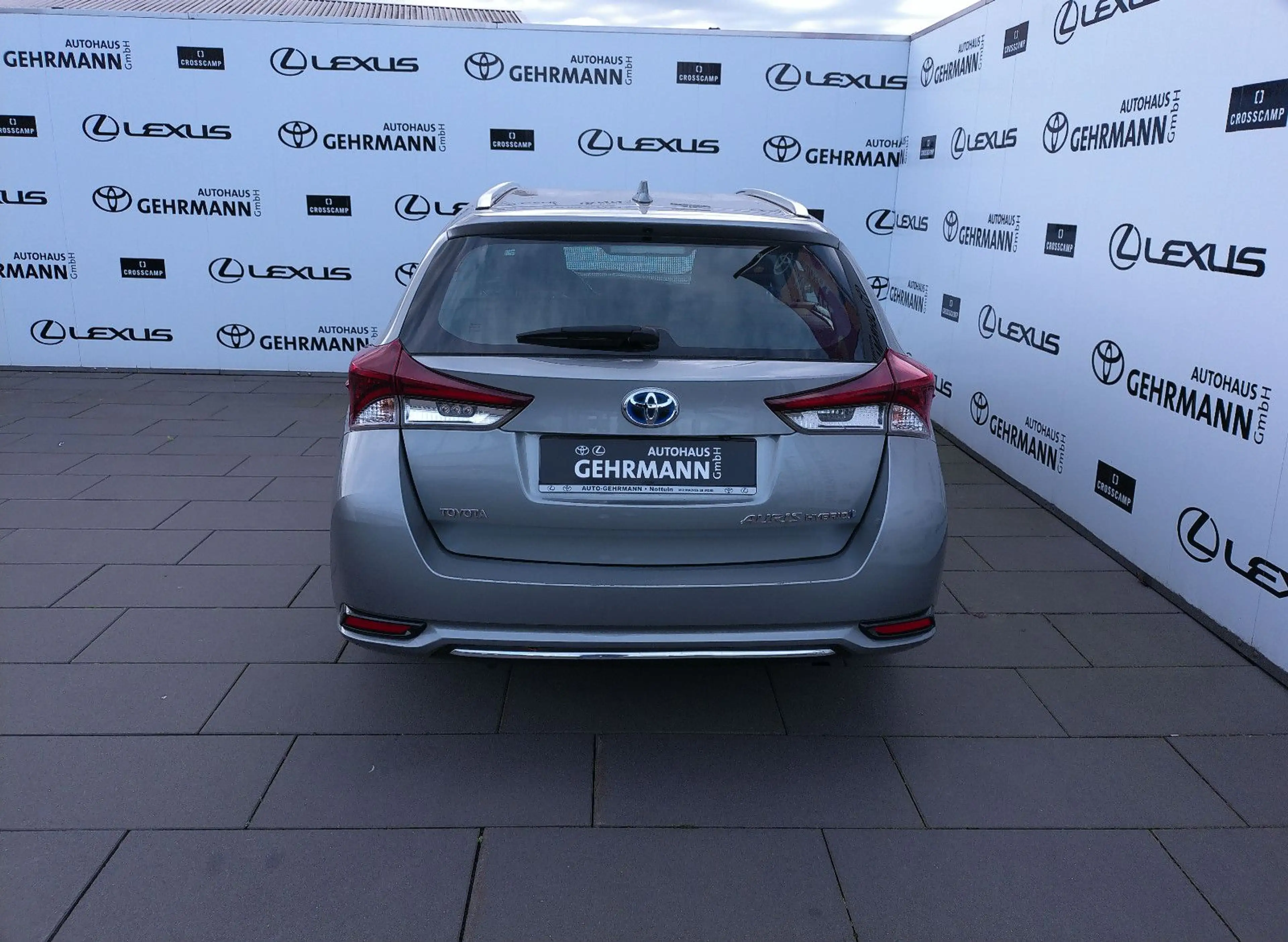 Toyota Auris Touring Sports Hybrid Edition-S — photo 4