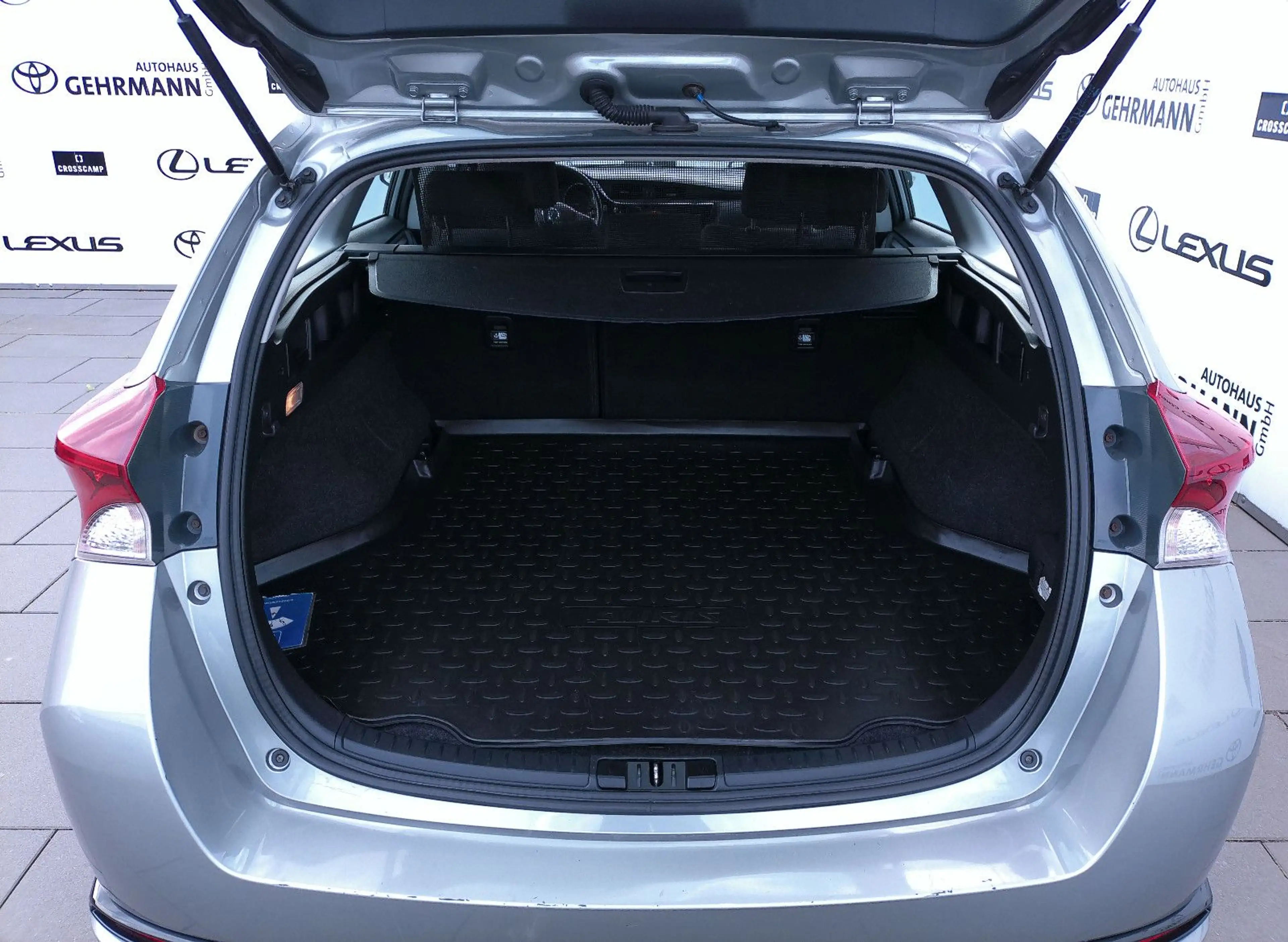 Toyota Auris Touring Sports Hybrid Edition-S — photo 5