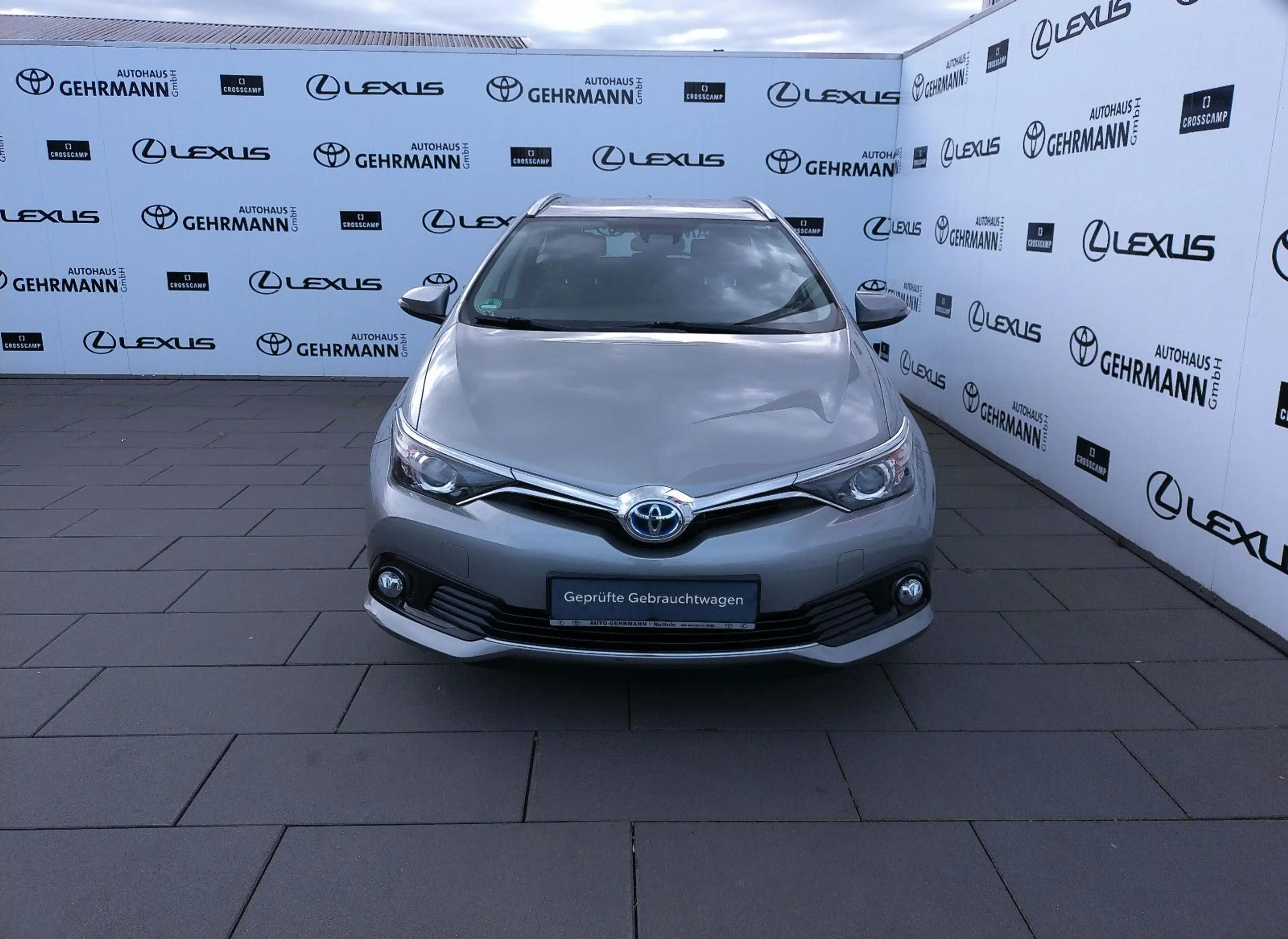 Toyota Auris Touring Sports Hybrid Edition-S — photo 2