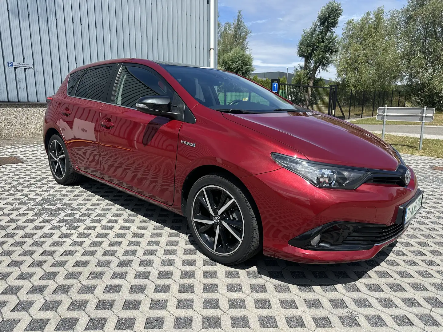 Toyota Auris HEV 1.8i HSD Black Edition E-CVT - 1