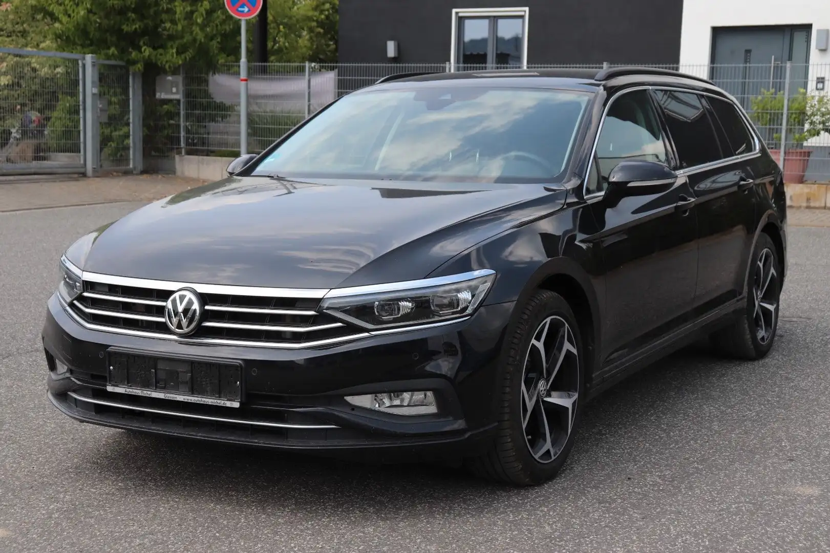 Volkswagen Passat Variant Business Zwart - 1