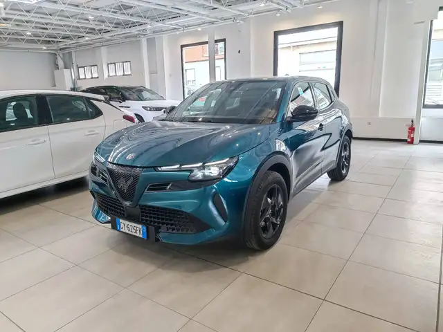 2025 Alfa Romeo Junior in Green for sale