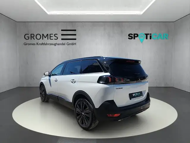 Peugeot 5008 view 5