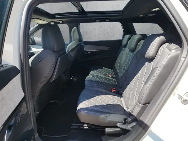 Peugeot 5008 view 8