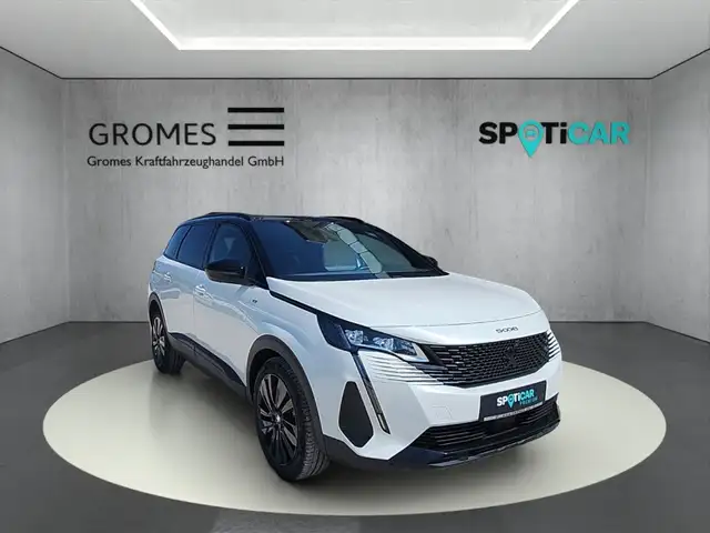 Peugeot 5008 main image