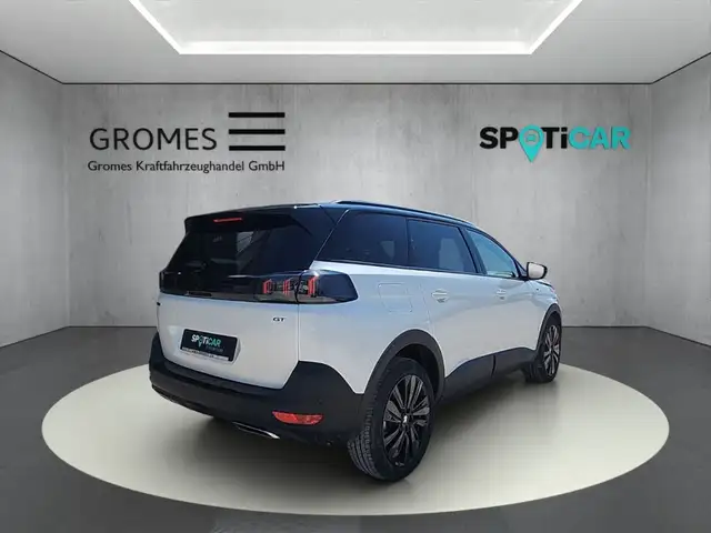 Peugeot 5008 view 3