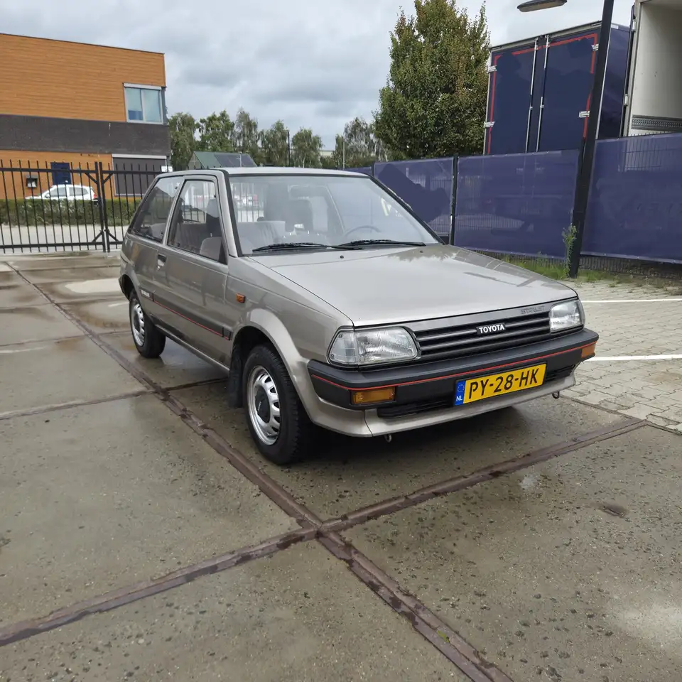 Toyota Starlet 1.0 DX (DLX), foto 4