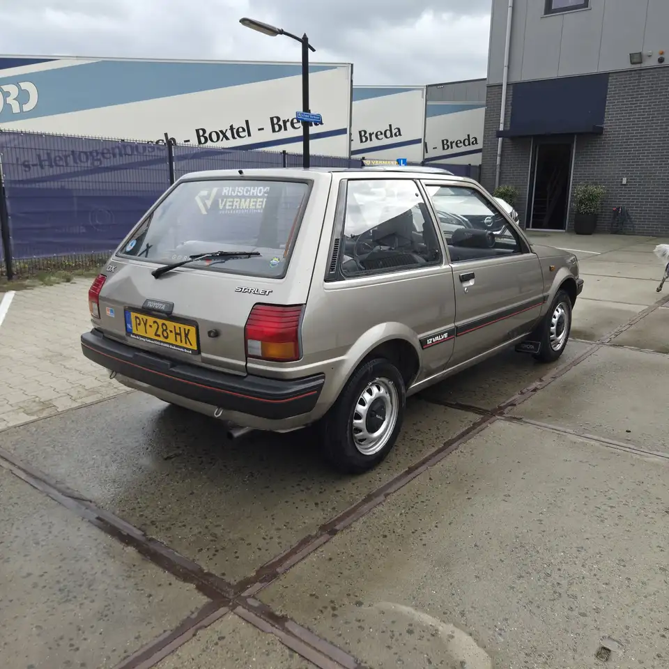Toyota Starlet 1.0 DX (DLX), foto 3