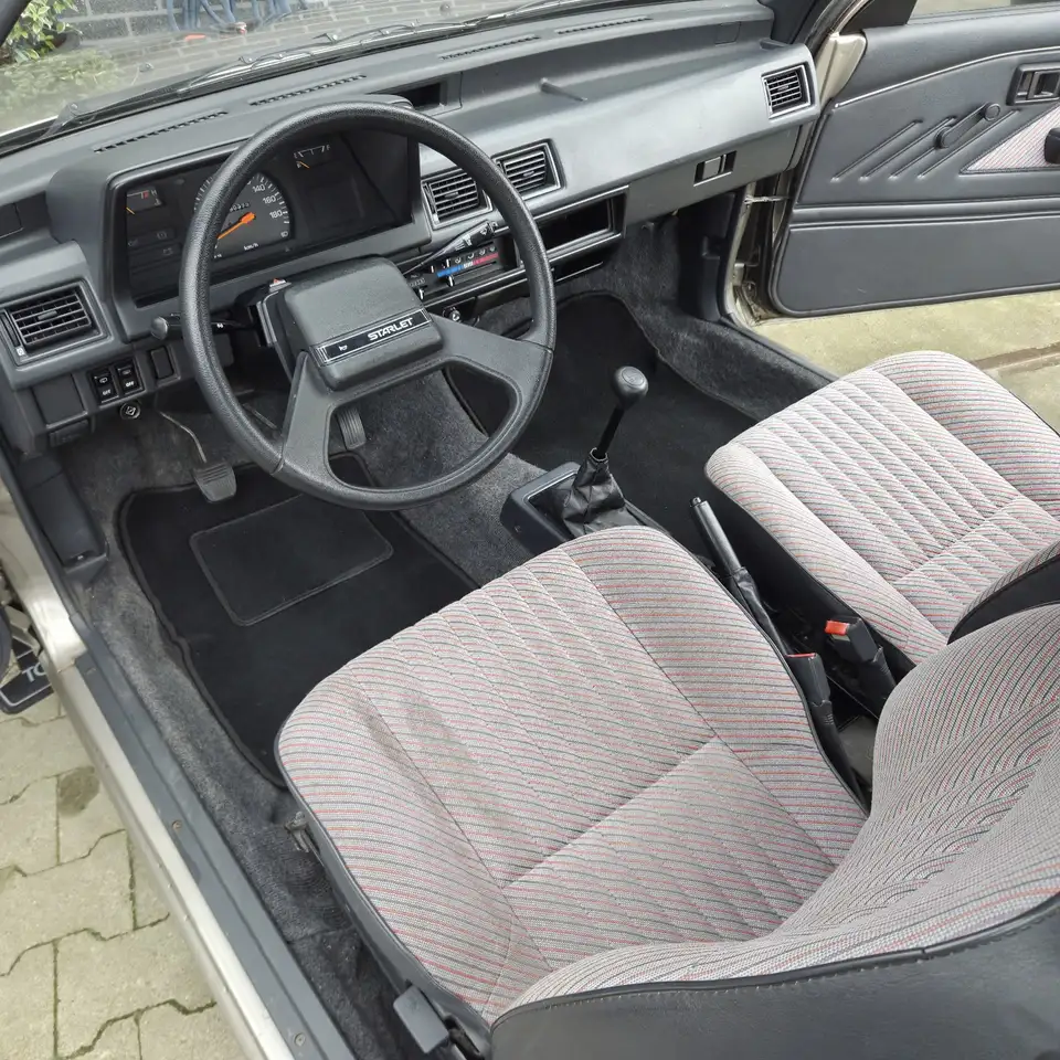 Toyota Starlet 1.0 DX (DLX), foto 6