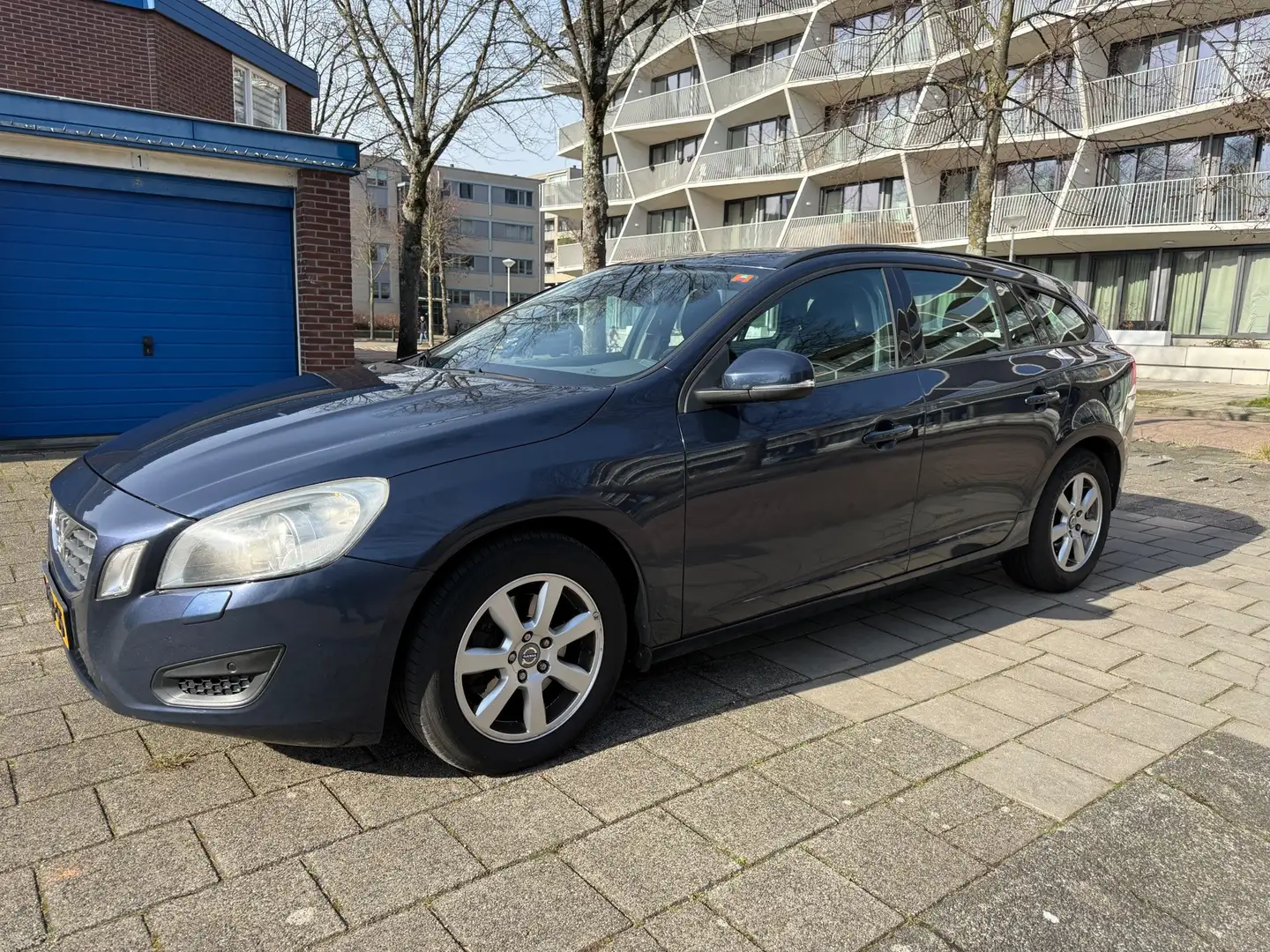 Volvo V60 1.6 T3 Summum Cruise PDC Airco Blau - 1