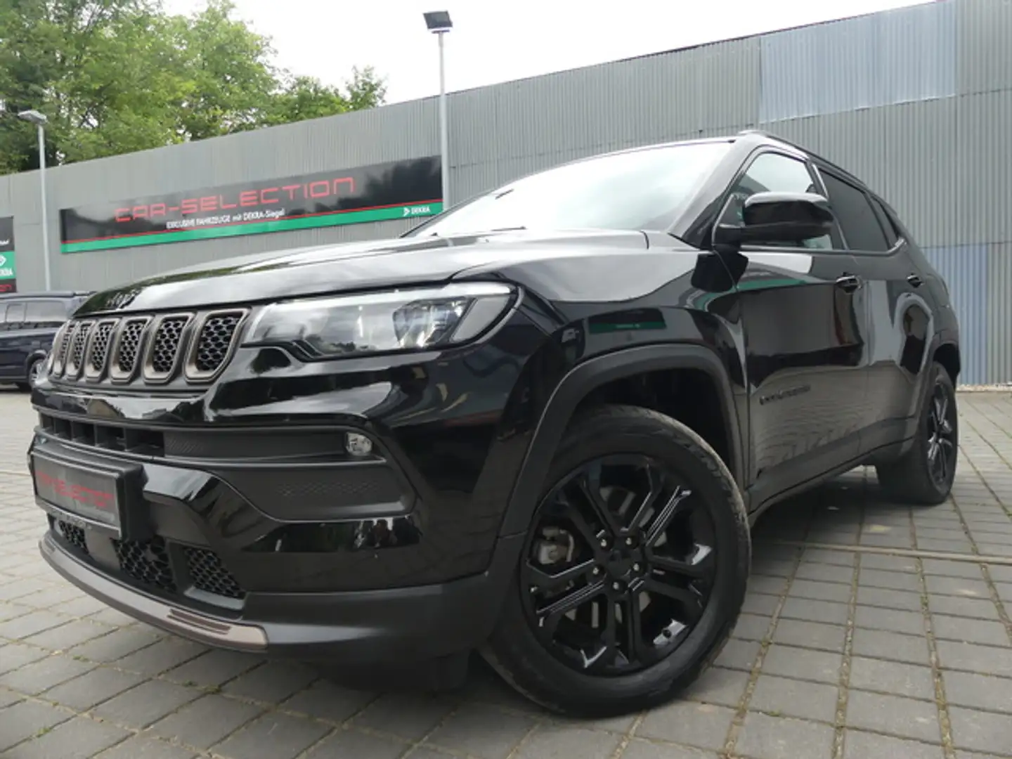 Jeep Compass Upland 1.3 T4 4xe PLUG-IN HYBRID LED/NAV Чорний - 2