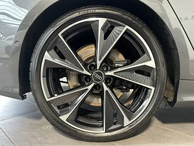 Audi S6 view 3