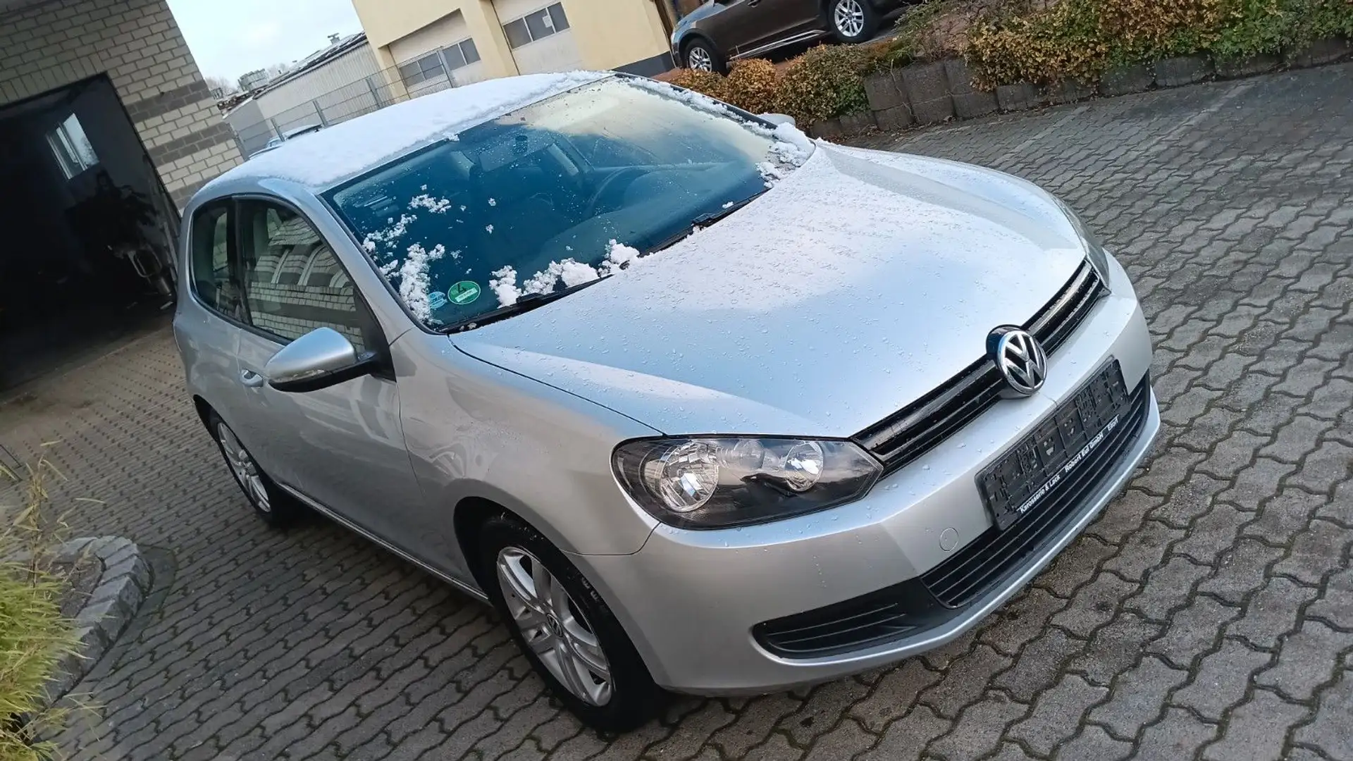Volkswagen Golf VI 1.6 Automatik Mod. 2010 AHK 2.Hand Silber - 2