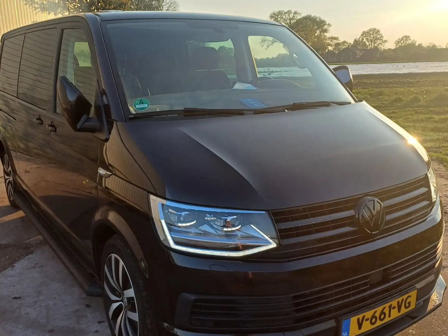 Volkswagen Transporter 2.0 TDI L2H1 Hi. Zwart - 2