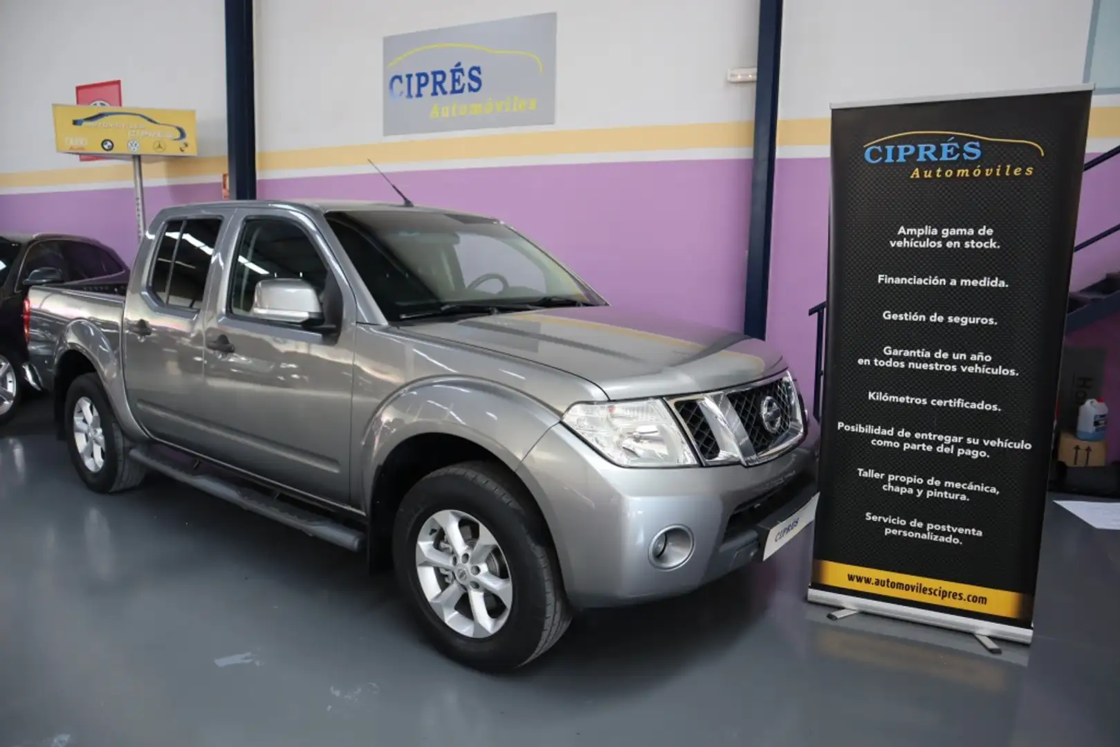 Nissan Navara 2.5dCi SE DCb. 4x4 Aut. Gris - 1