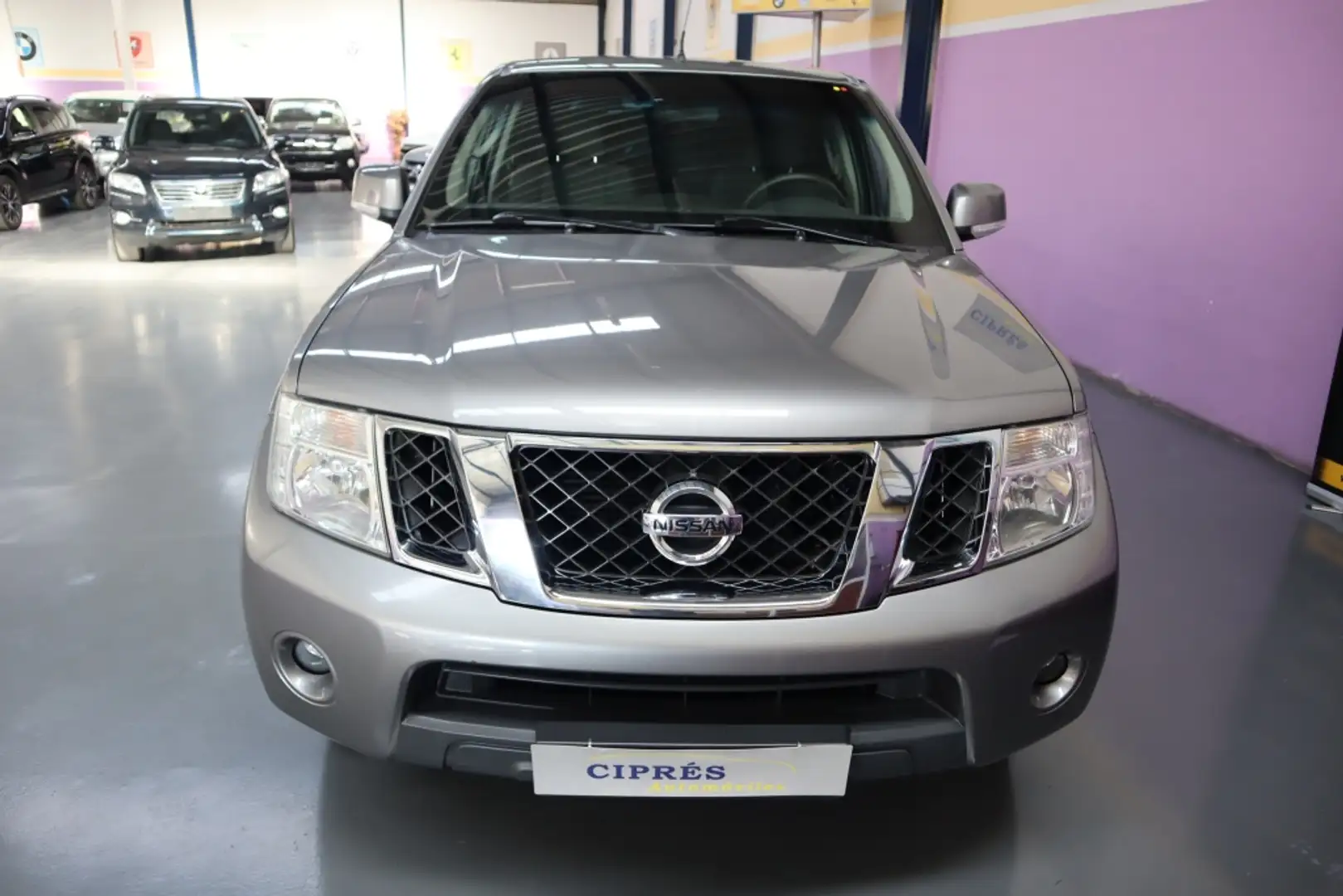 Nissan Navara 2.5dCi SE DCb. 4x4 Aut. Gris - 2