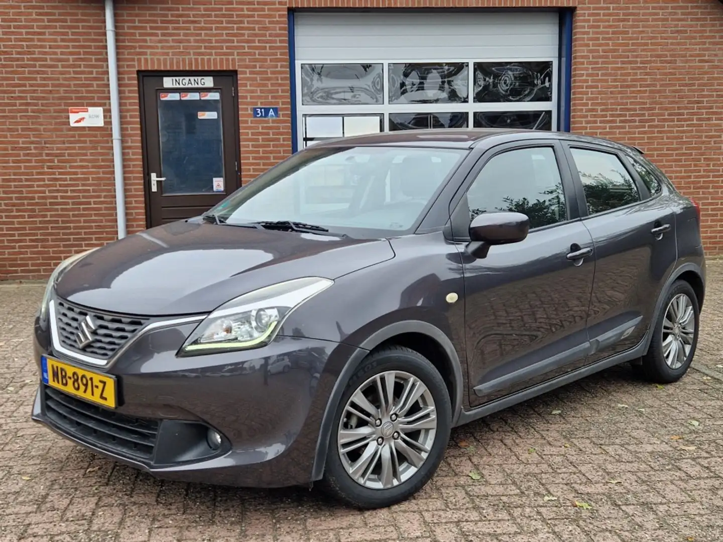 Suzuki Baleno 1.2 Exclusive 5-drs Airco NL-auto trekhaak Stoelve Gris - 1