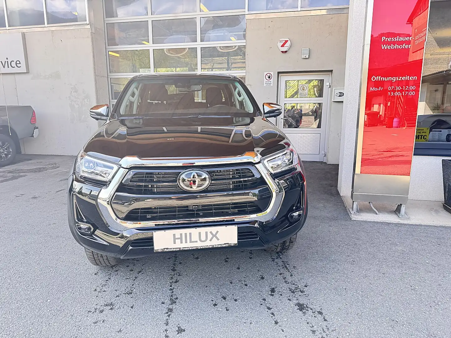 Toyota Hilux DK Lounge 4WD 2,8 D-4D MHEV Aut. Schwarz - 2
