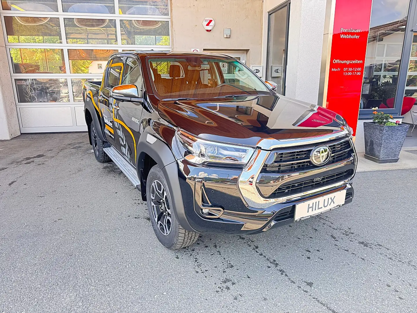 Toyota Hilux DK Lounge 4WD 2,8 D-4D MHEV Aut. Schwarz - 1
