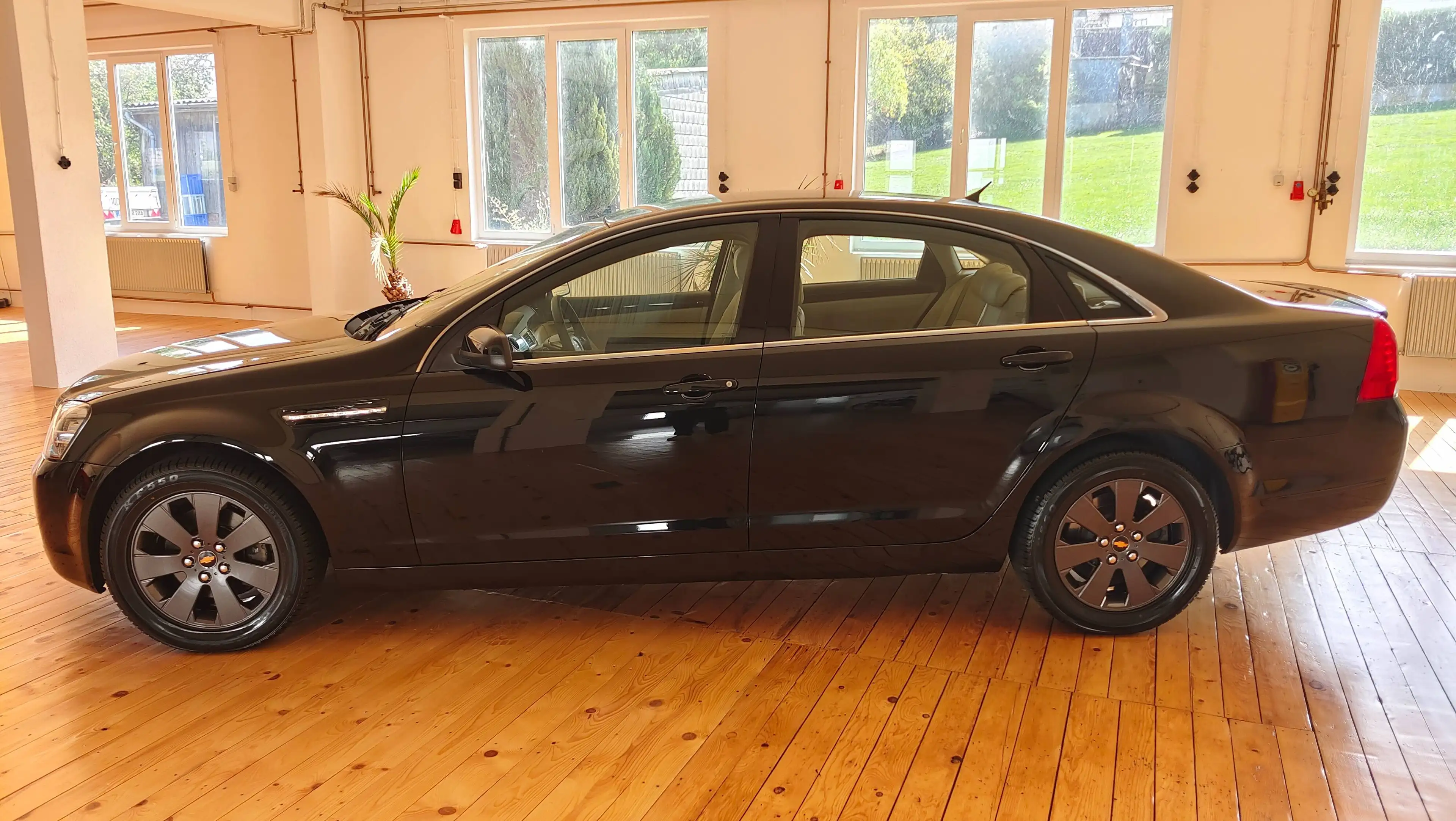 Chevrolet Caprice LTZ 6.0 V8 — photo 15