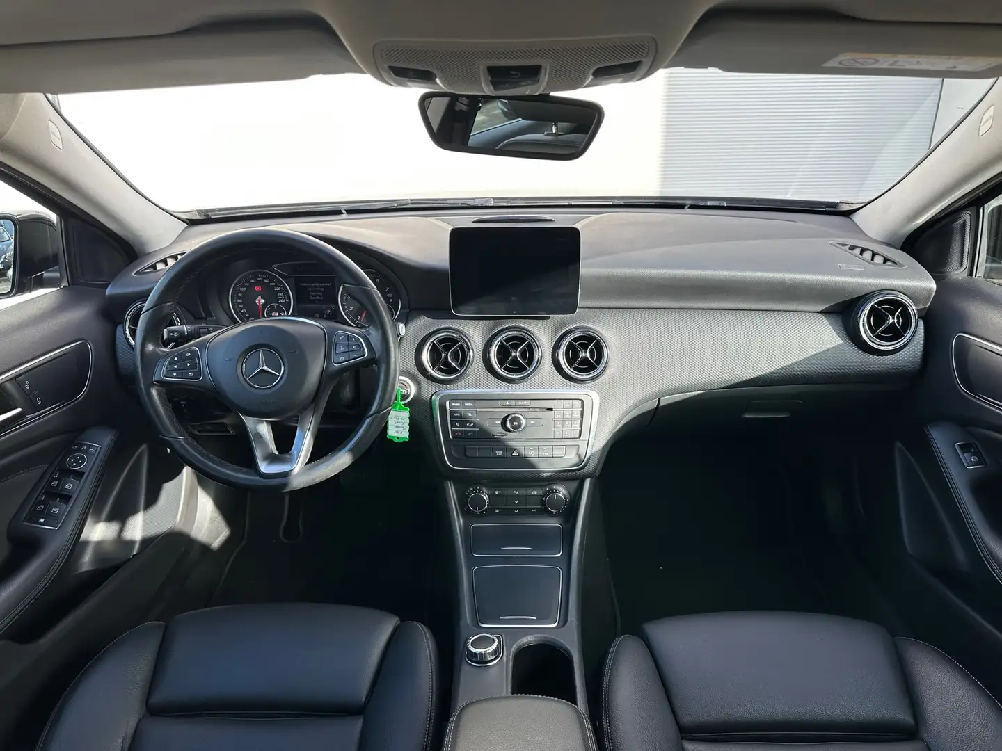 Mercedes-Benz A 180 Prestige| Camera | Navi | Keyless Noir - 2