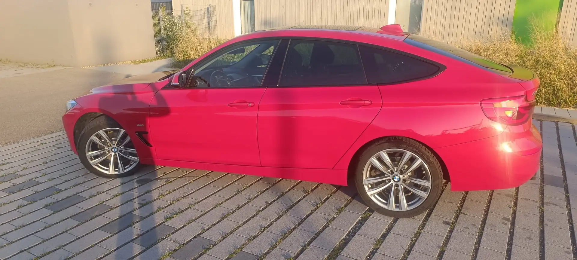 BMW 330 3er GT 330i xDrive GT Aut. Sport Line Prins LPG Rouge - 1