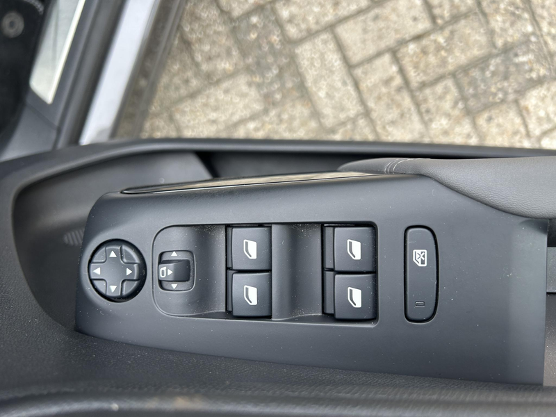 Citroen C5 Aircross 1.6 Plug-in Hybrid 225 Business Plus AUTOMAAT — photo 8
