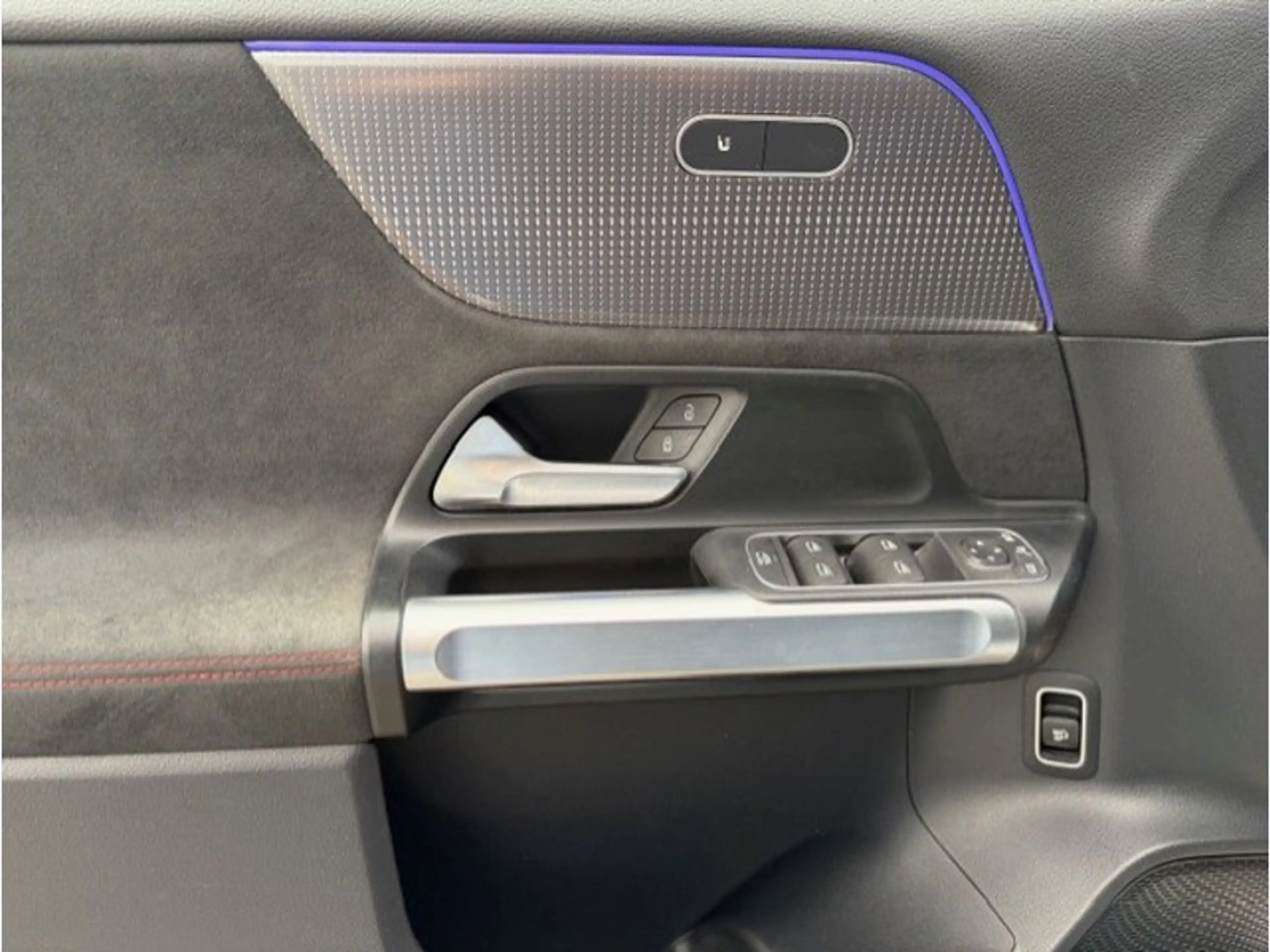 Mercedes-Benz EQB 350 4MATIC AMG 7 places Toit Pano — photo 14