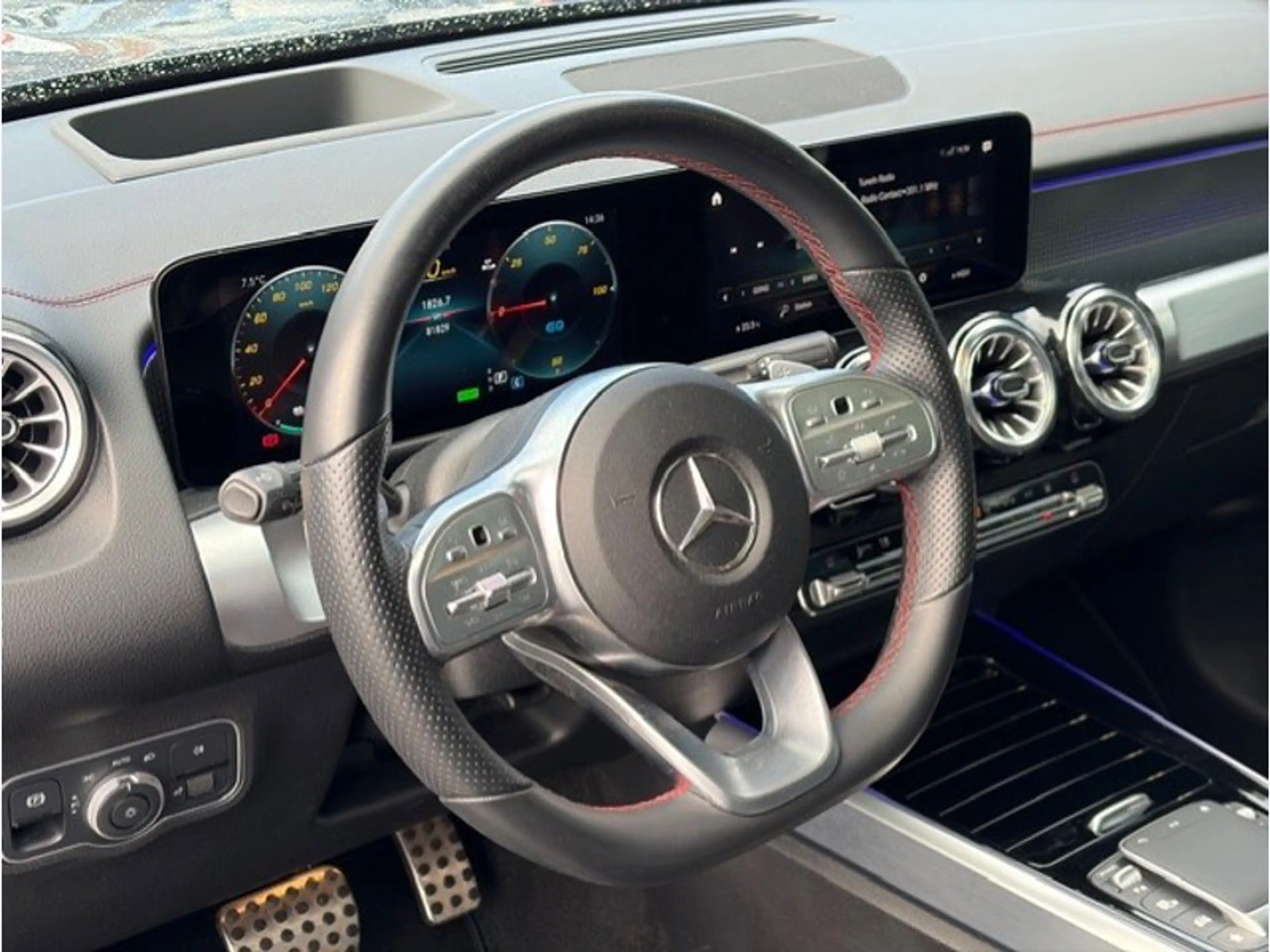 Mercedes-Benz EQB 350 4MATIC AMG 7 places Toit Pano — photo 3