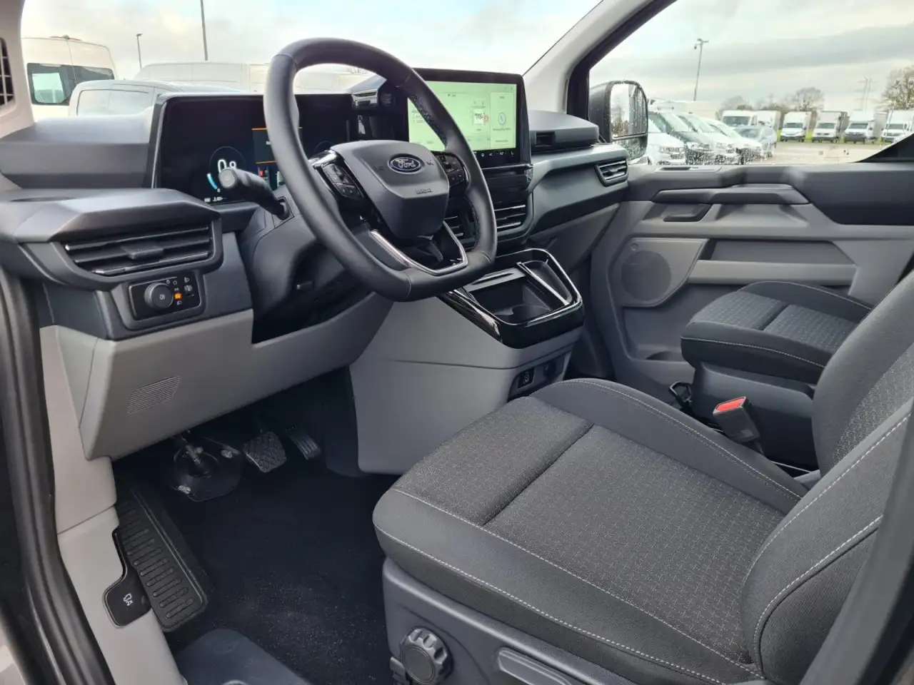 Ford Tourneo Custom 320 AG Family 8-Sitze LED KAMERA Klima 9