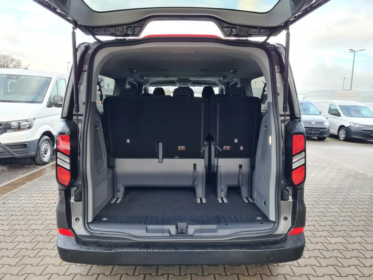 Ford Tourneo Custom 320 AG Family 8-Sitze LED KAMERA Klima 7