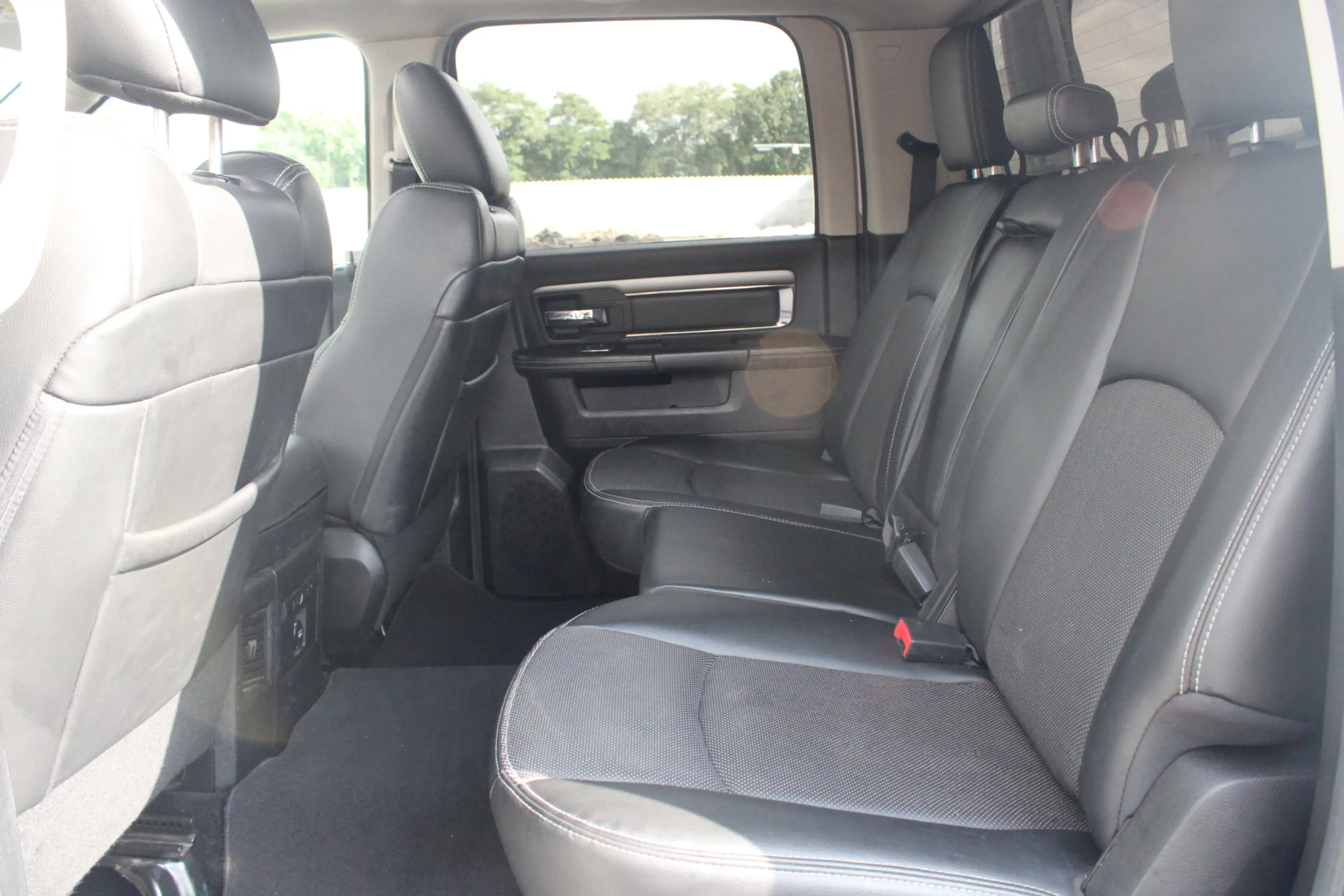 Dodge RAM 1500 5.7 V8 4x4 Quad Cab 6'4 — photo 14