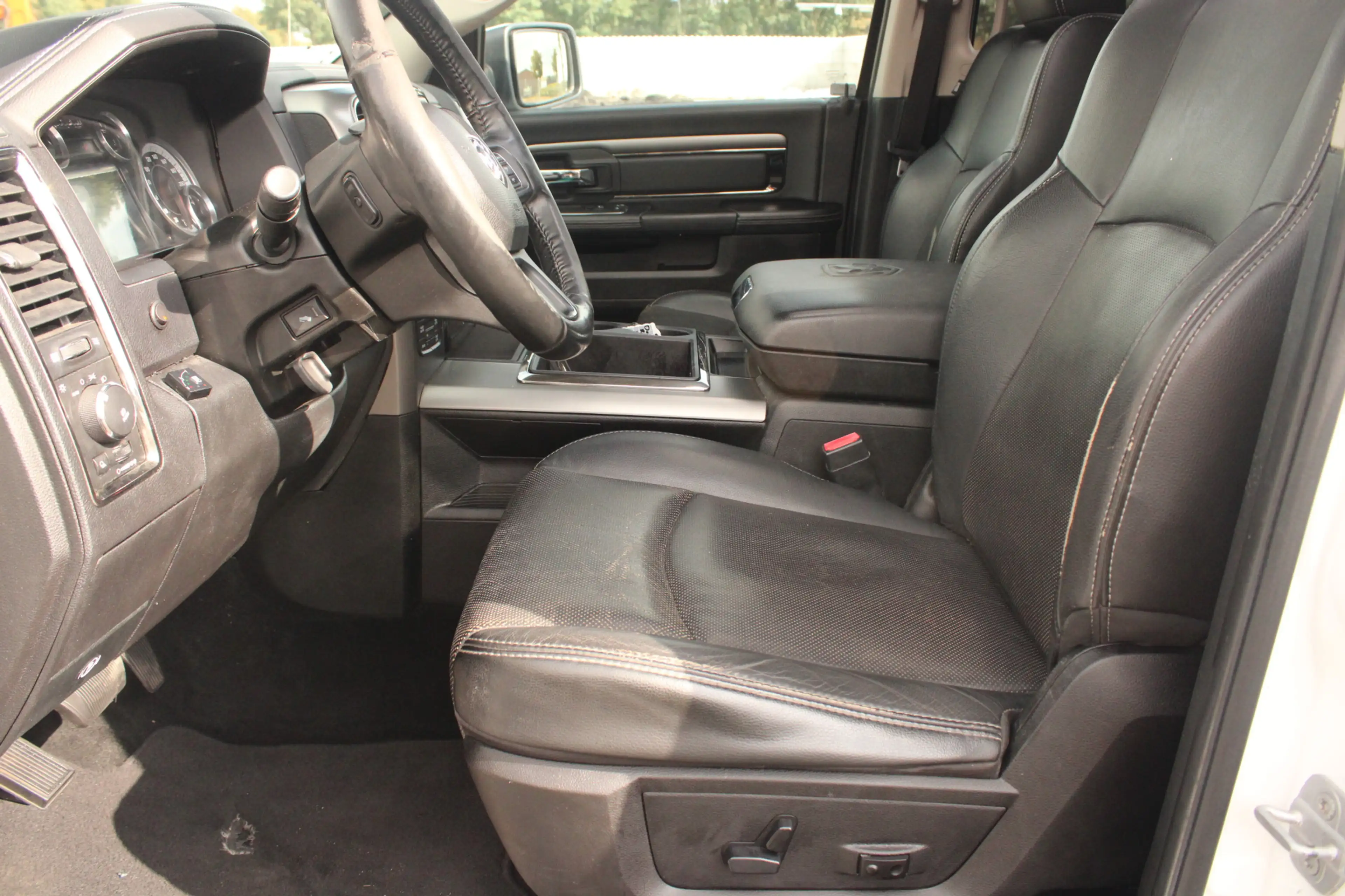 Dodge RAM 1500 5.7 V8 4x4 Quad Cab 6'4 — photo 12