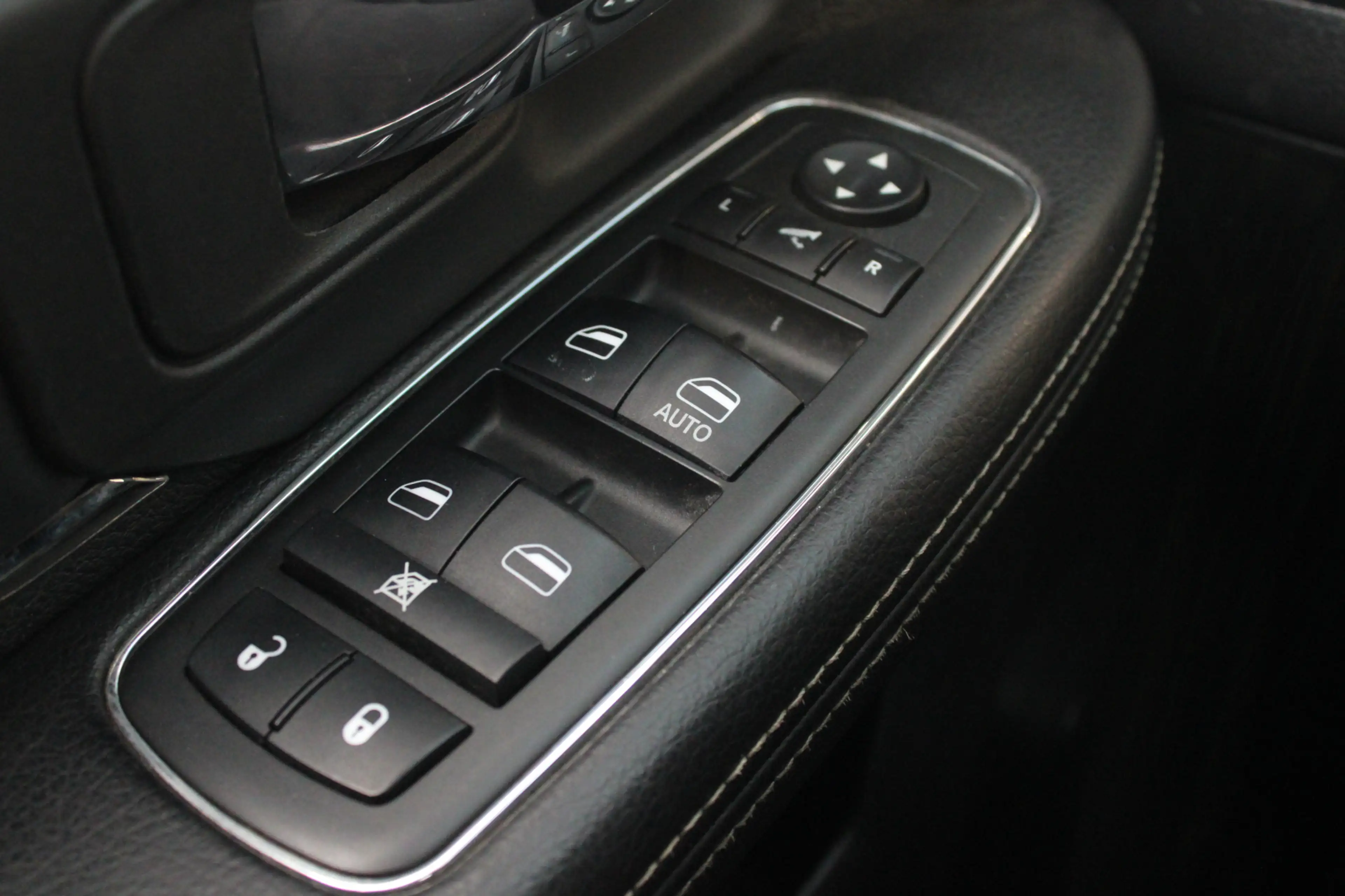 Dodge RAM 1500 5.7 V8 4x4 Quad Cab 6'4 — photo 15