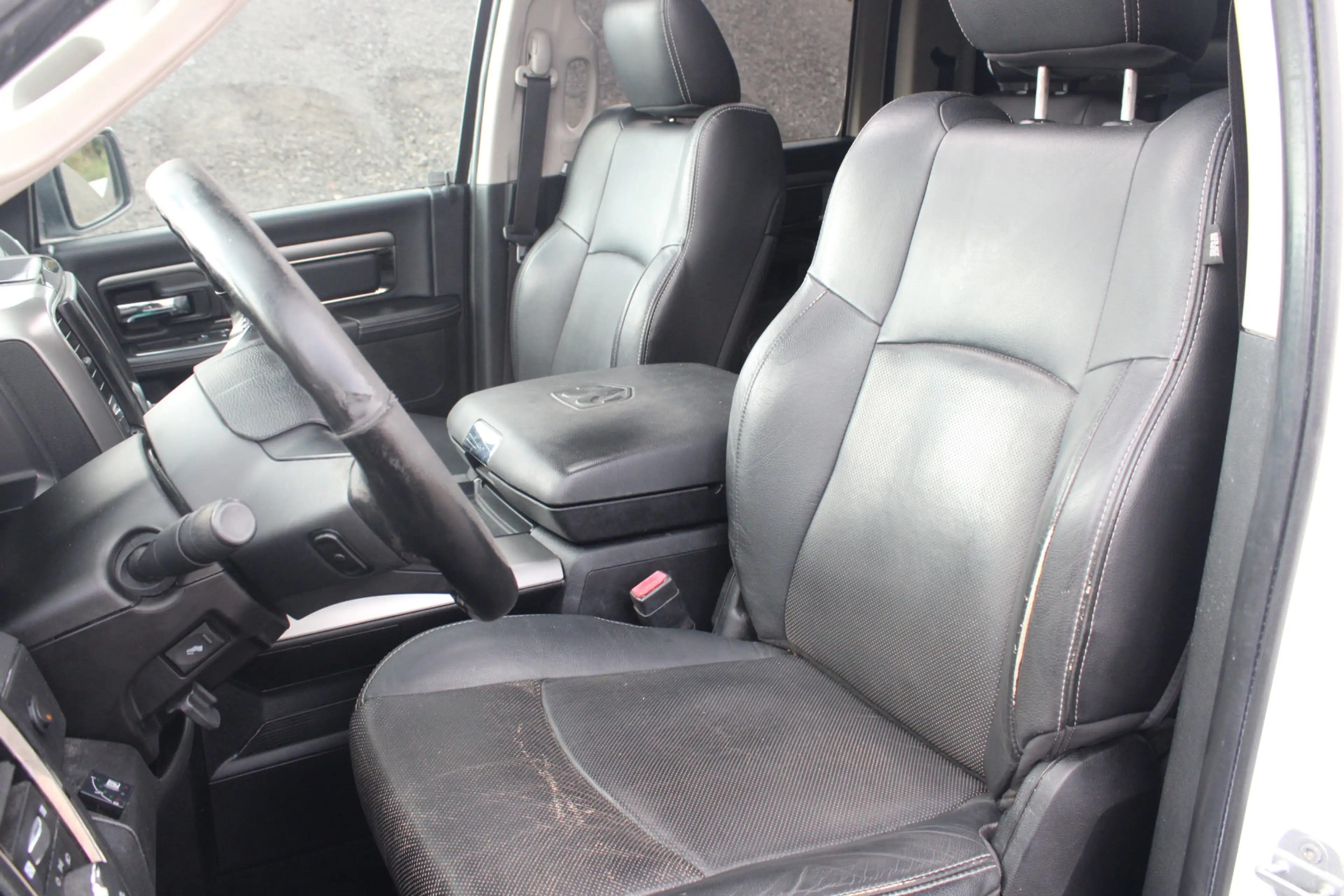 Dodge RAM 1500 5.7 V8 4x4 Quad Cab 6'4 — photo 13