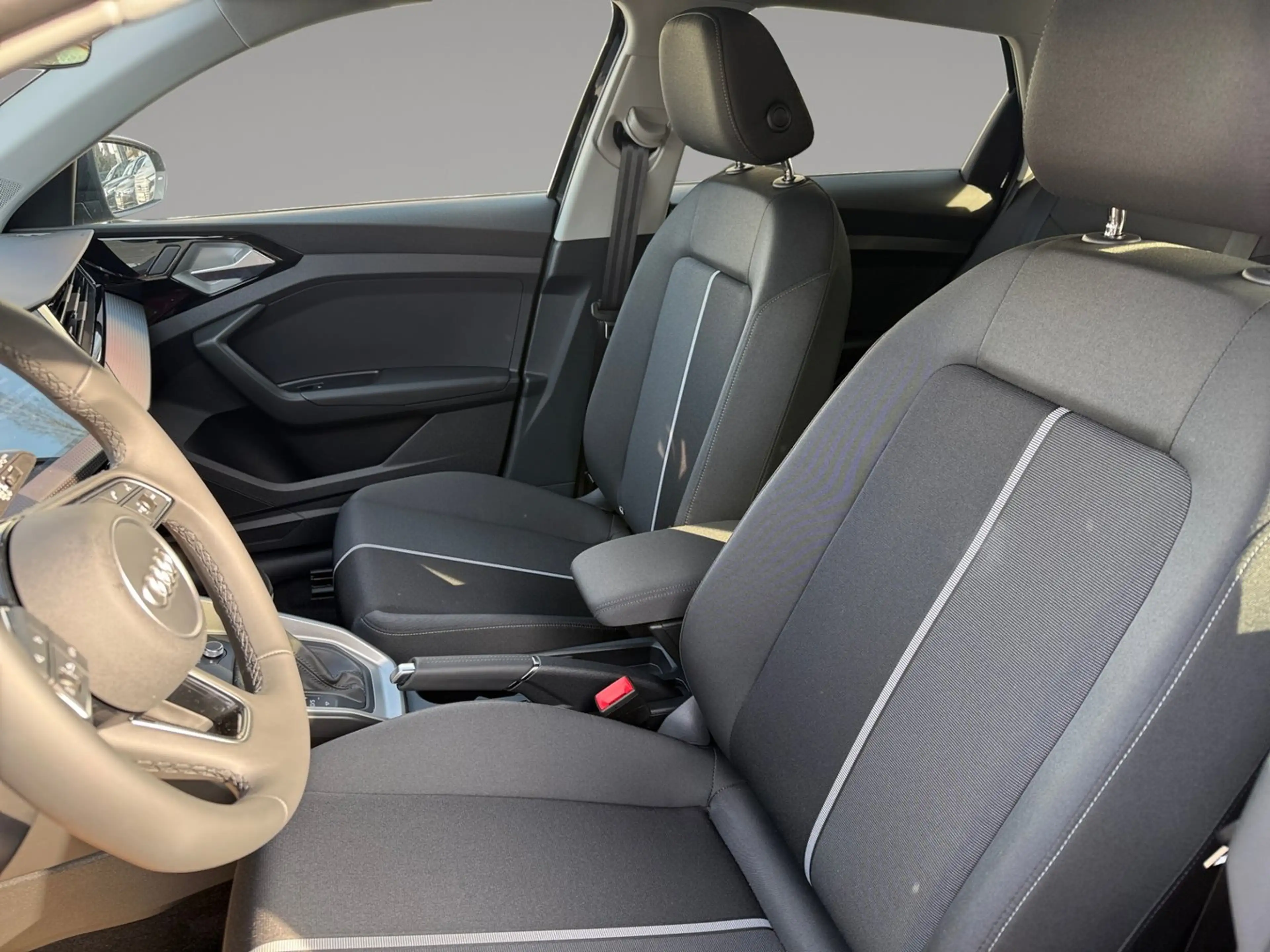 Audi A1 25 TFSI intense — photo 8