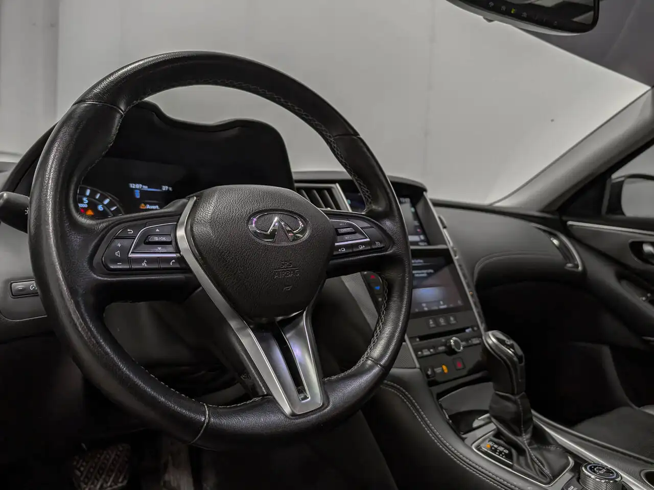Infiniti Q50 снимка Infiniti Q50