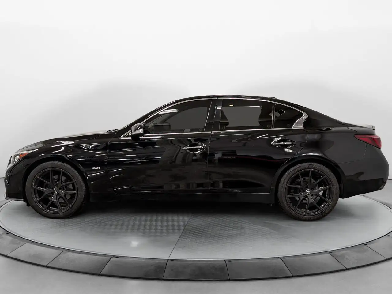 Infiniti Q50 снимка Infiniti Q50