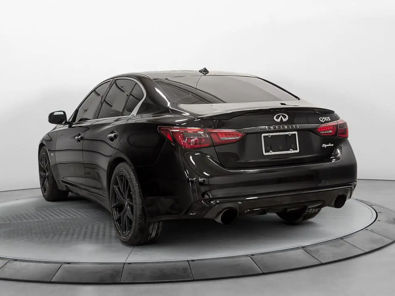 Infiniti Q50 снимка Infiniti Q50
