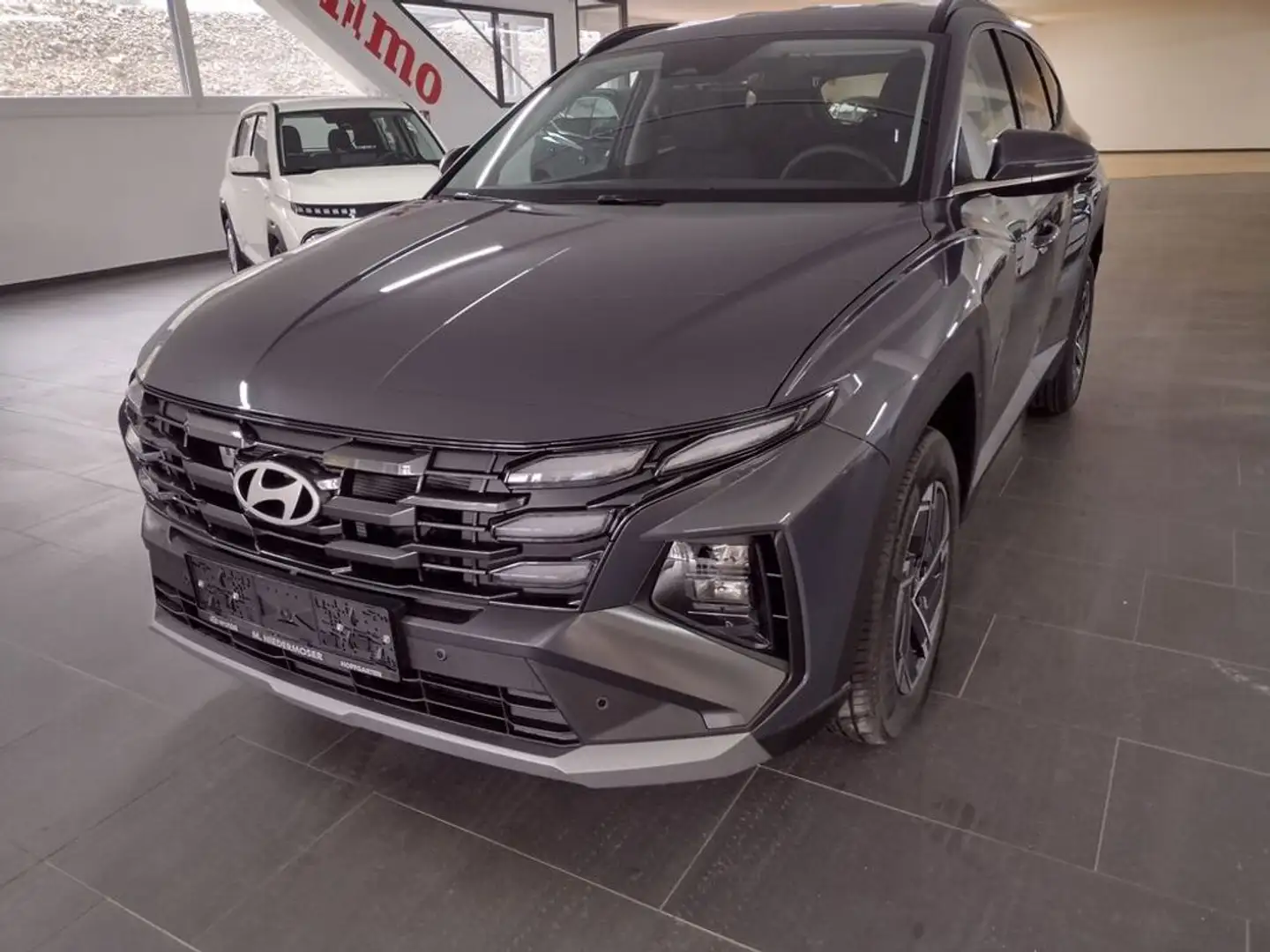 Hyundai TUCSON 1,6 T-GDI HEV 4WD Jubilé Aut. Grau - 2