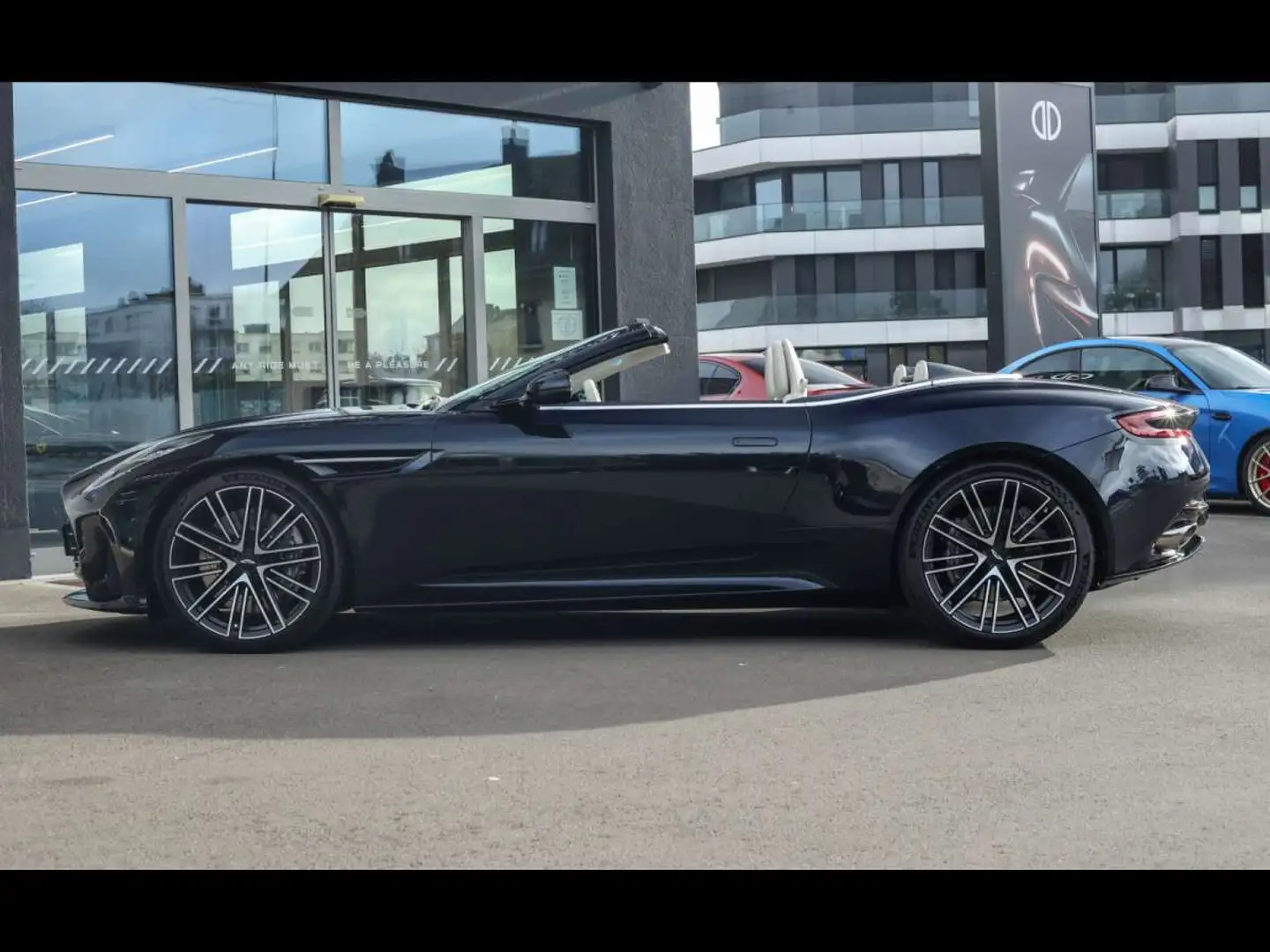 Aston Martin DB12 V8 VOLANTEULTRAMARINE BLACK21\u0027\u0027360 Чорний - 2