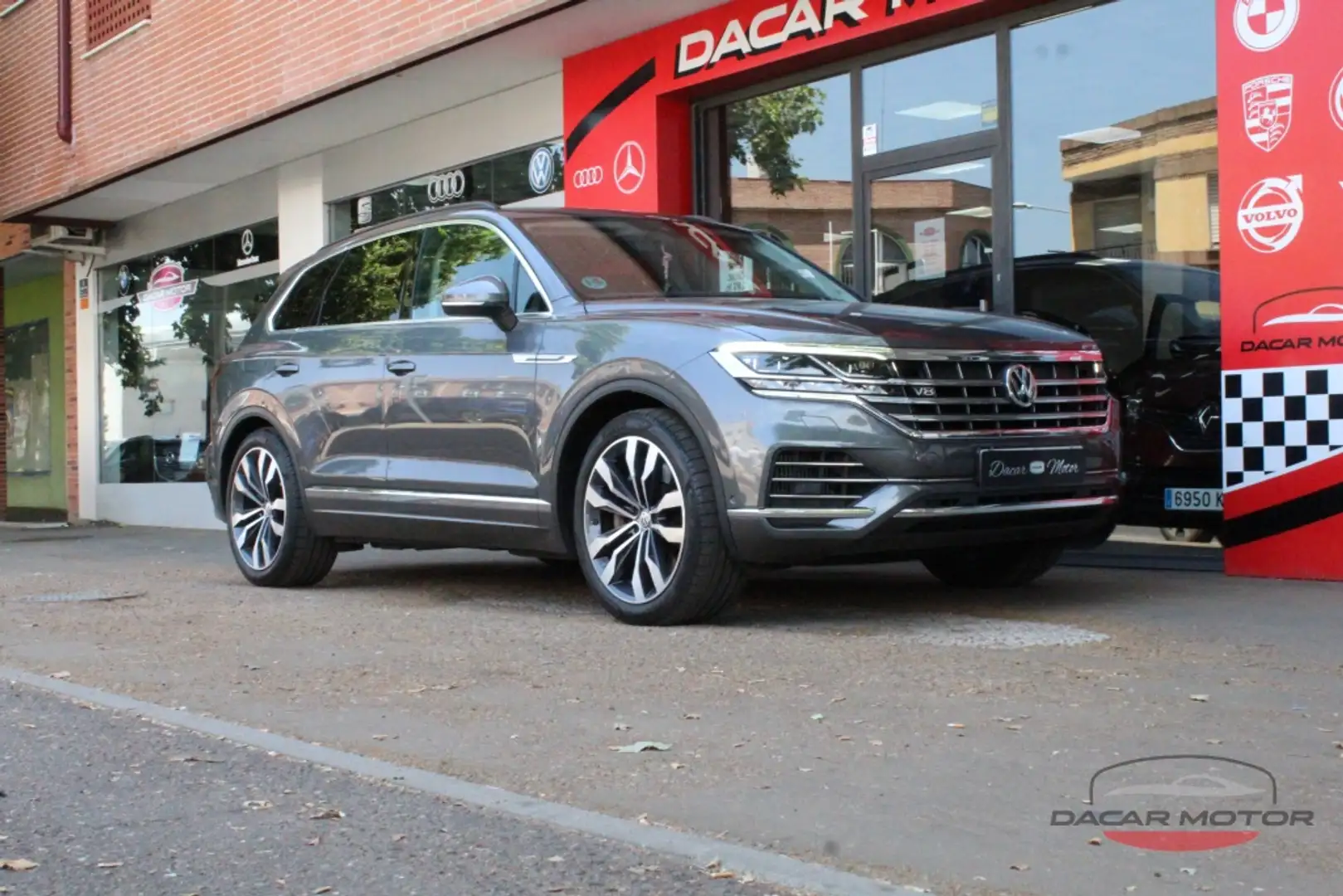 Volkswagen Touareg 4.0TDI V8 R-Line Individual Tip. Atmosphere 4M 310 Gris - 1