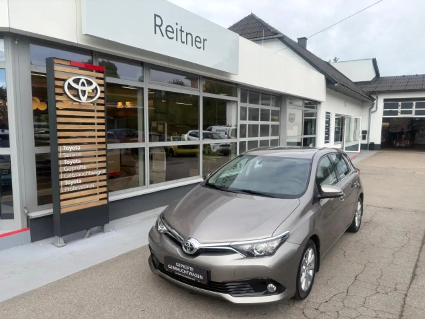 Toyota Auris AURIS 1,6 D-4D 5-TG. Braun - 1