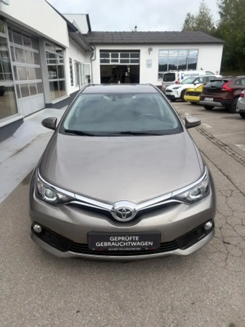 Toyota Auris AURIS 1,6 D-4D 5-TG. Braun - 2