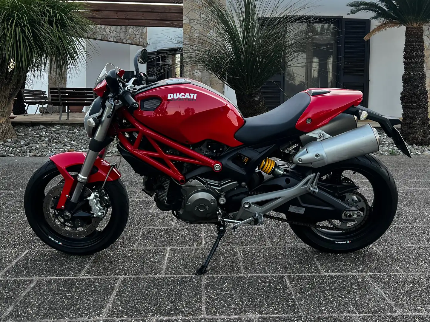 Ducati Monster 696 Roşu - 2